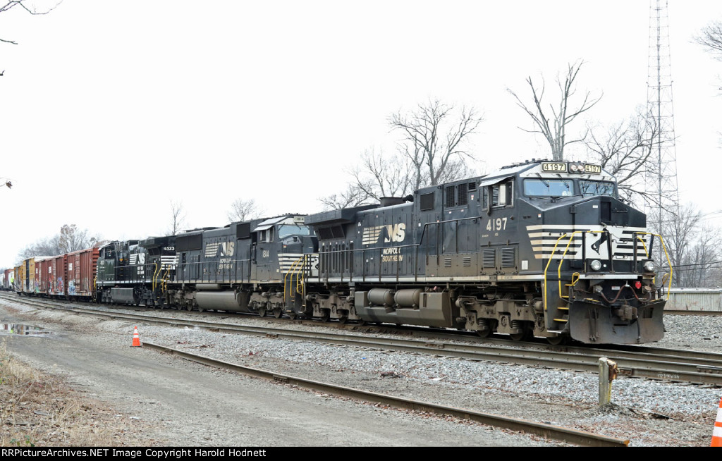 NS 4197 backs train 119 into the yard